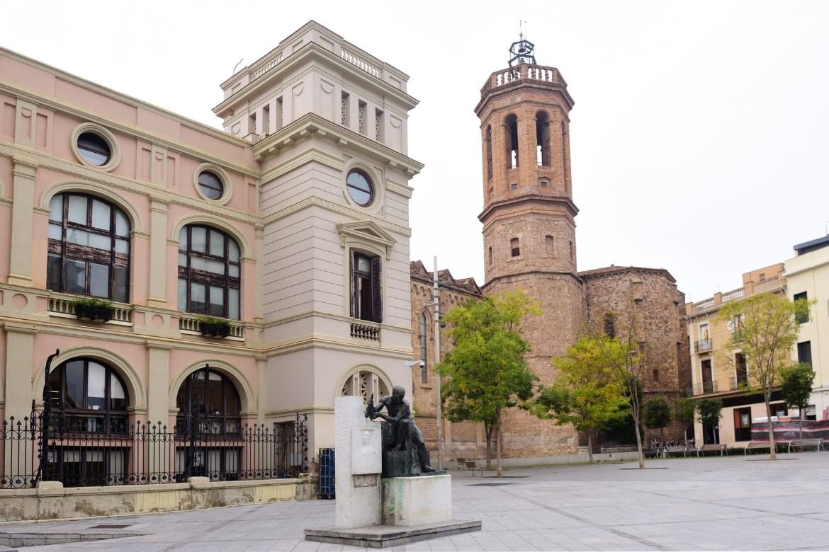 Especialista en servicios de diseño web y SEO trabajando en una estrategia para un negocio de Sabadell.
