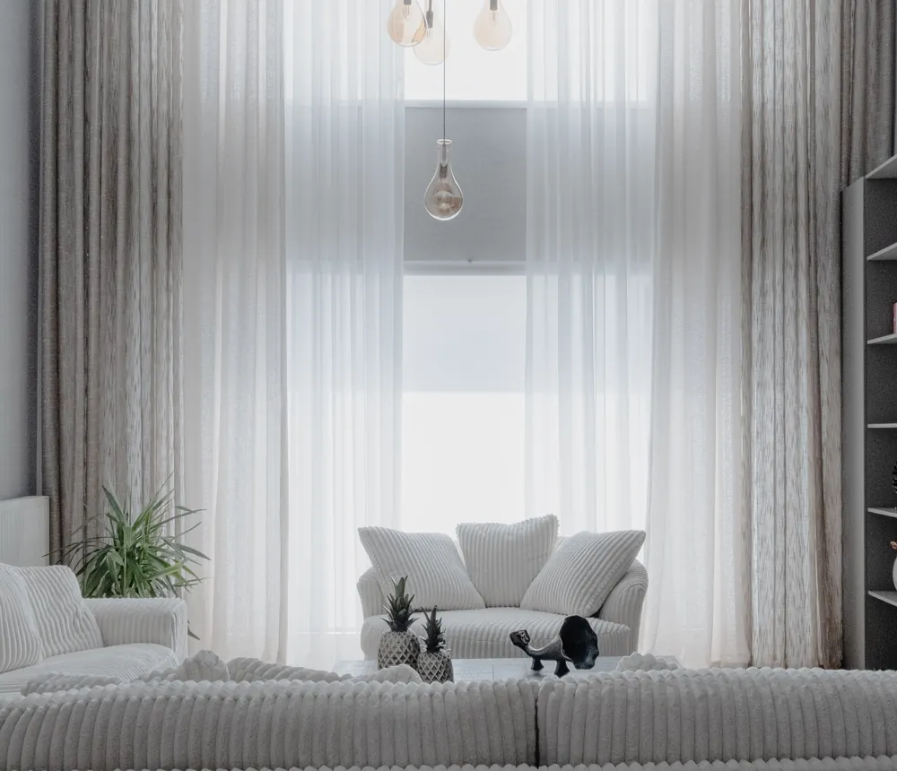 Salón de diseño interior minimalista con sofás blancos y luz natural